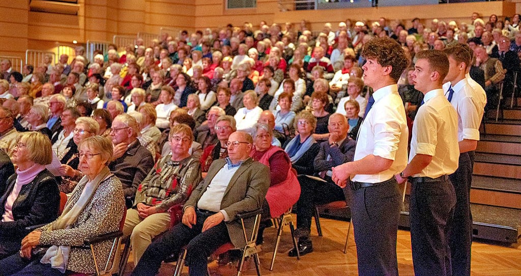 Ein ausverkaufter Saal im Salzwedeler Kulturhaus: Für den Chor schon im Vorfeld eine hohe Anerkennung.