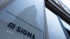 Der angeschlagene Immobilien- und Handelskonzern Signa hat einen seiner Manager entlassen.