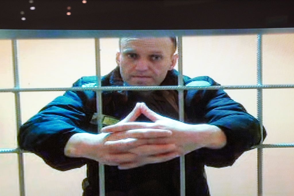 Seit Tagen läuft der Prozess gegen den russischen Oppositionspolitiker Alexej Nawalny ohne die Schalte in das Straflager. Sein aktueller Aufenthaltsort ist unbekannt.