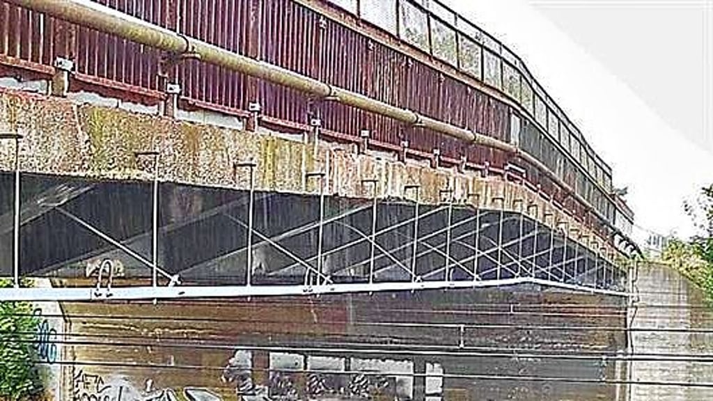 Die Zerbster Brücke in Rosslau hat ihre besten Zeiten hinter sich. Nun soll die Brücke neu gebaut werden. 