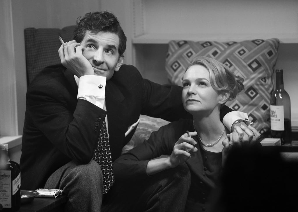 Bradley Cooper als Leonard Bernstein und Carey Mulligan als Felicia Montealegre in einer Szene des Films „Maestro“.