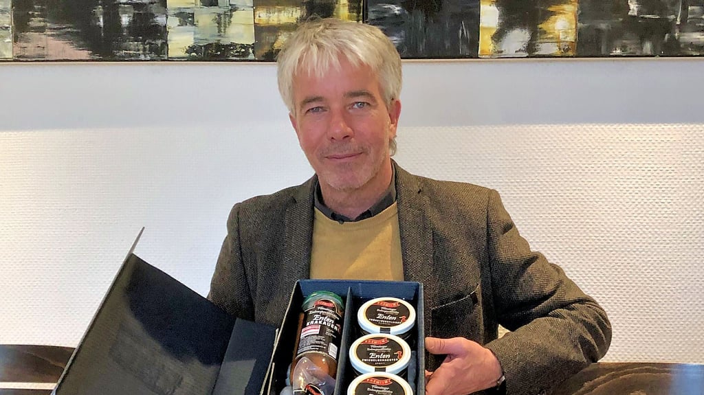 Ralf-Peter Weber präsentiert die neue Regiokiste.