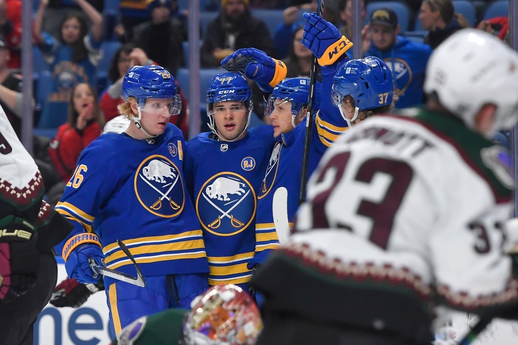 Die Buffalo Sabres feierten auch dank JJ Peterka (77) einen weiteren Sieg in der NHL.