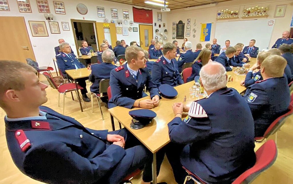 Die Zahnaear Feuerwehrmitglieder kamen im Gerätehaus zusammen.