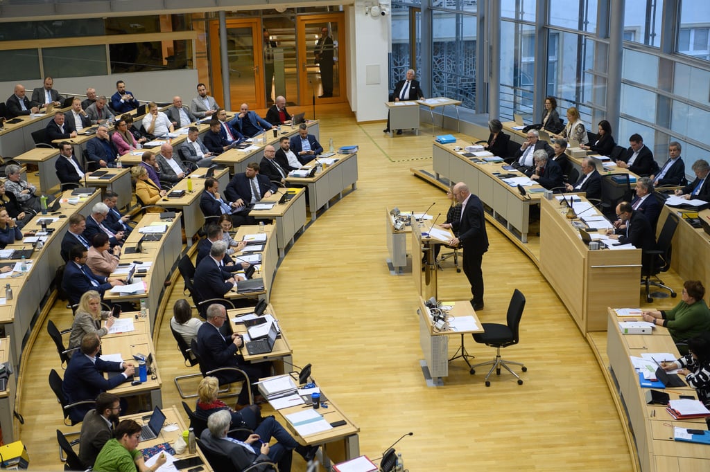 Heftige Debatte zur CoronaPolitik im Landtag SachsenAnhalt