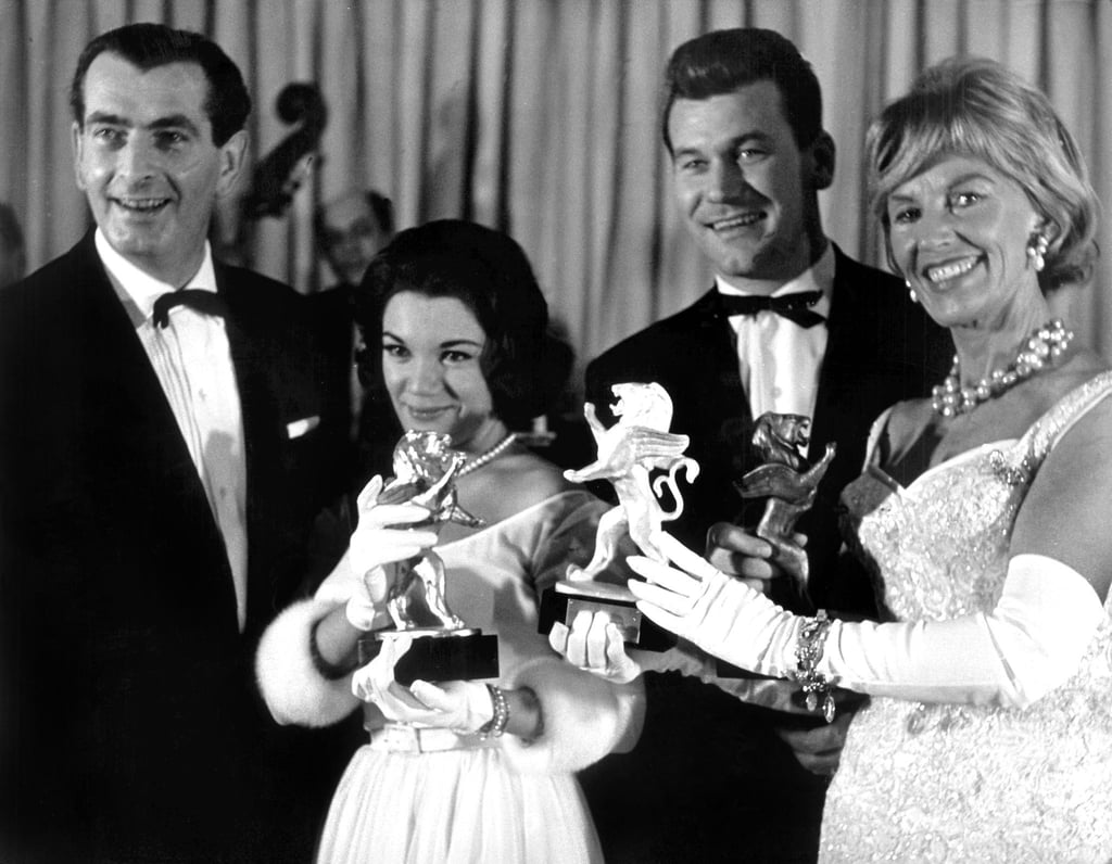 Connie Francis (2.v.l.) wurde 1961 für ihren Hit „Die Liebe ist ein seltsames Spiel“ mit dem Goldenen Löwen von Radio Luxemburg ausgezeichnet.