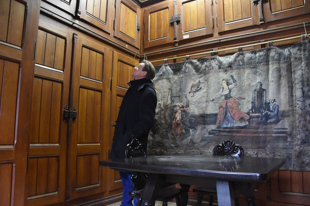 Für die Harzer Volksstimme öffnet Christian Juranek, Geschäftsführer des Schlosses Wernigerode, die Tür zum unteren Turmzimmer. Dort war eine von zwei Wäschekammern untergebracht.