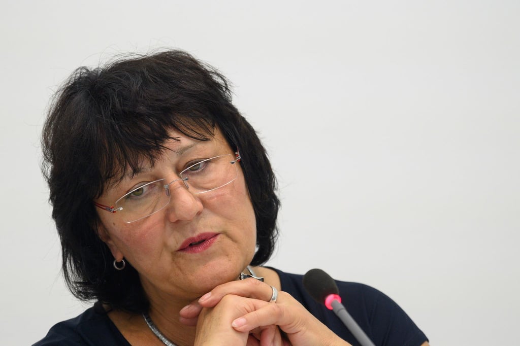 Eva Feußner (CDU), Bildungsministerin von Sachsen-Anhalt während einer Pressekonferenz.