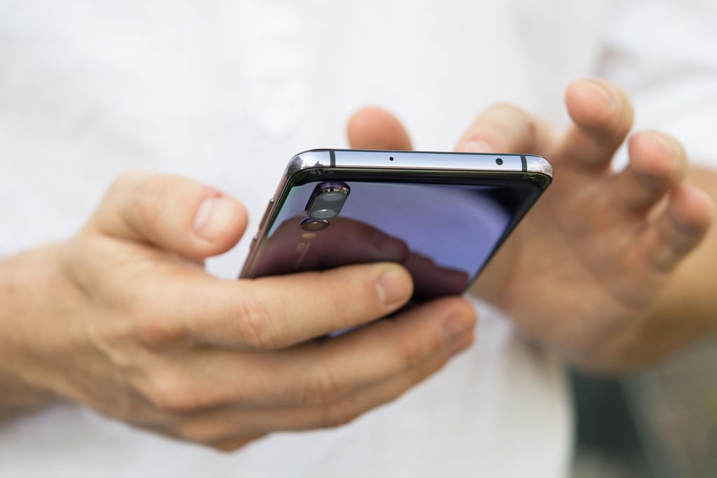 Das Lesen einer dienstlichen SMS in der Freizeit für eine Dienstplanung ist keine Arbeitszeit. So lautet eine Entscheidung des Bundesarbeitsgerichts.