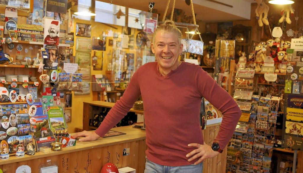 Seit einem Vierteljahrhundert eine Institution am Naumburger Steinweg: Marcel Schulzes Geschenke- und Souvernirladen.