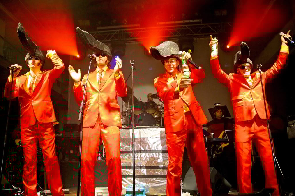 In der Vergangenheit traten schon die (falschen) Leningrad Cowboys beim Magdeburger Weihnachtssingen auf.