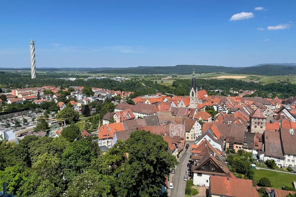 Wer den mittelalterlichen Hochturm besteigt, hat einen tollen Blick auf die Innenstadt und den Testturm.