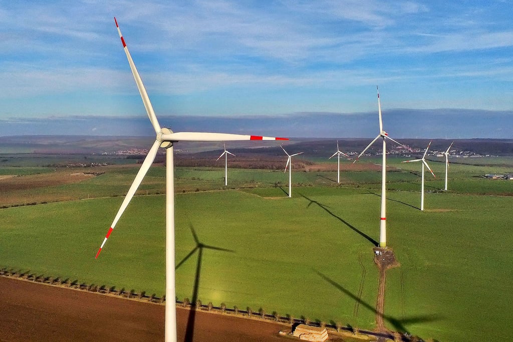 Zwischen Nienstedt und Einzingen drehen sich etliche Windkraftanlagen. Vier sind 2021 dazugekommen.