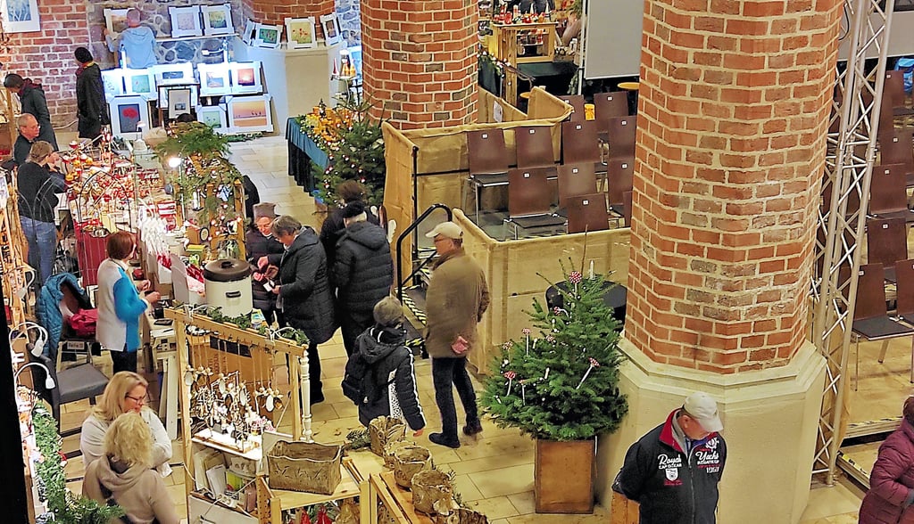 Der „Besondere Weihnachtsmarkt“ in der Dessauer Marienkirche verdient tatsächlich seinen Namen.