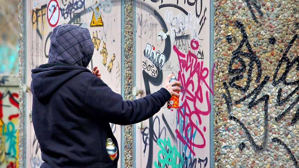 Längst nicht alle Hausbesitzer zeigen illegale Graffiti an. Die Polizei geht von einer hohen Dunkelziffer aus.