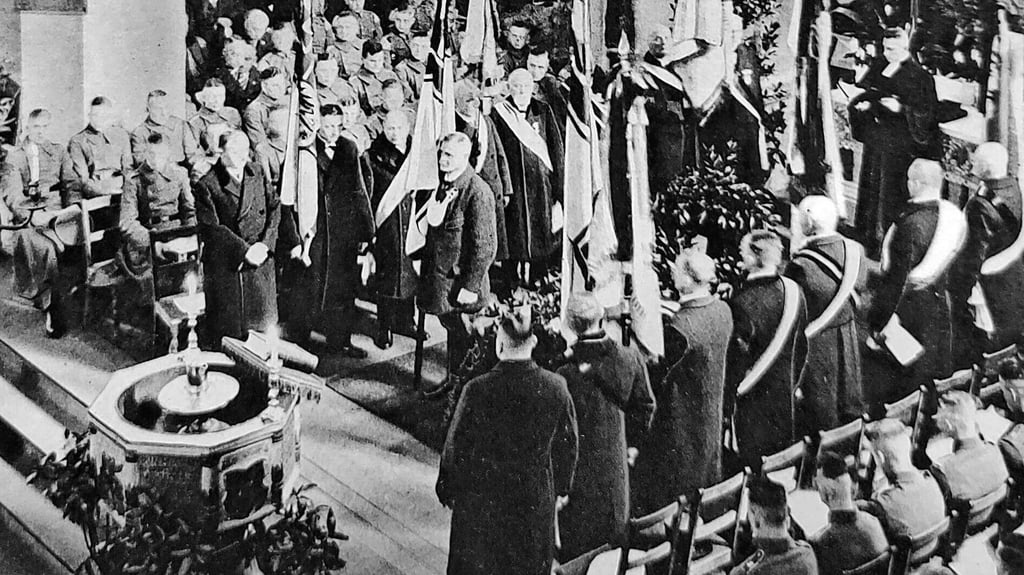 Militärisch geprägte evangelische Volksgemeinschaft: Gottesdienst in der Dessauer Schlosskirche St. Marien, Volkstrauertag 1931