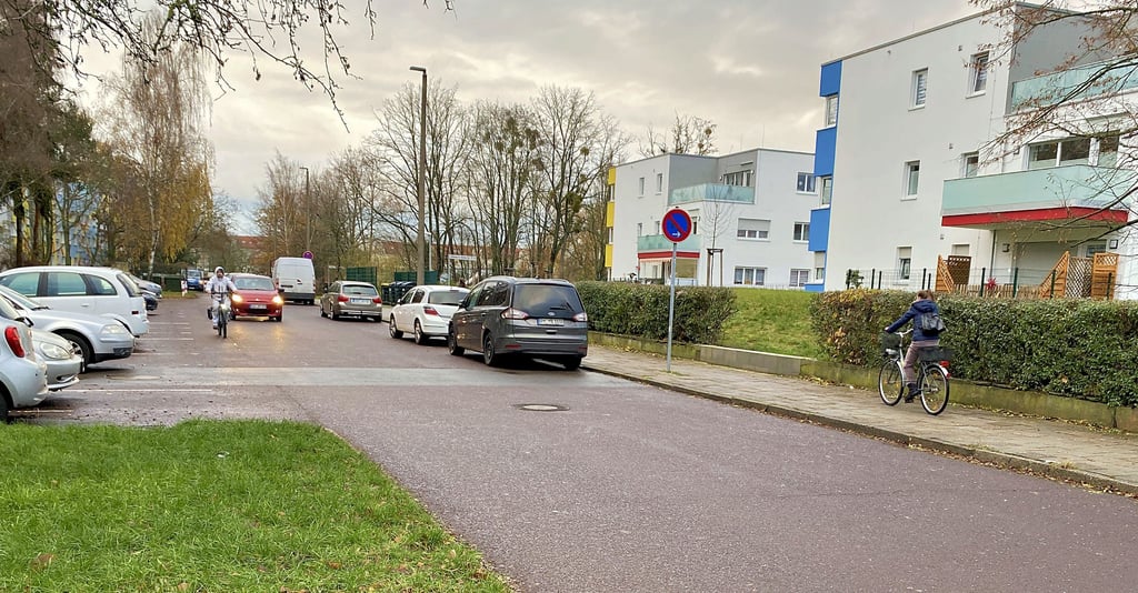 In der Johannes-R-Becher-Straße in Schönebeck teilen sich alle Verkehrsteilnehmer die Straße.