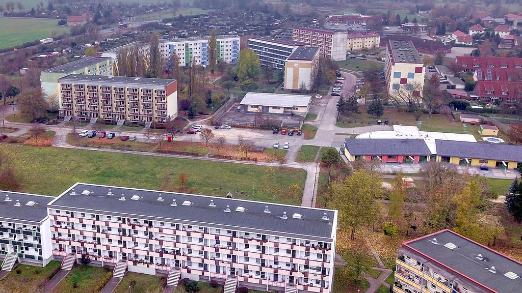 Blick über das Wohngebiet An der Golle in Osterburg. Dort könnte 2024 ein neuer Spielplatz entstehen.