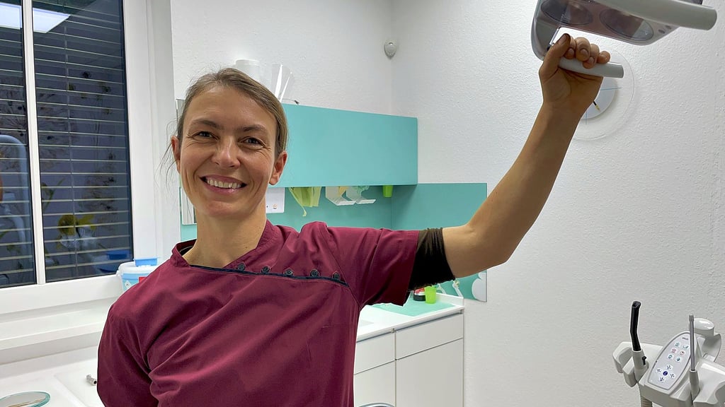 „Zum Glück gibt es im Saalekreis noch genügend Zahnärzte“, sagt Nadja Birkenmeier, Praxisinhaberin in Bad Dürrenberg. Defizite in der Zahngesundheit haben also nicht in einem Mangel an medizinischer Versorgung ihre Ursache.
