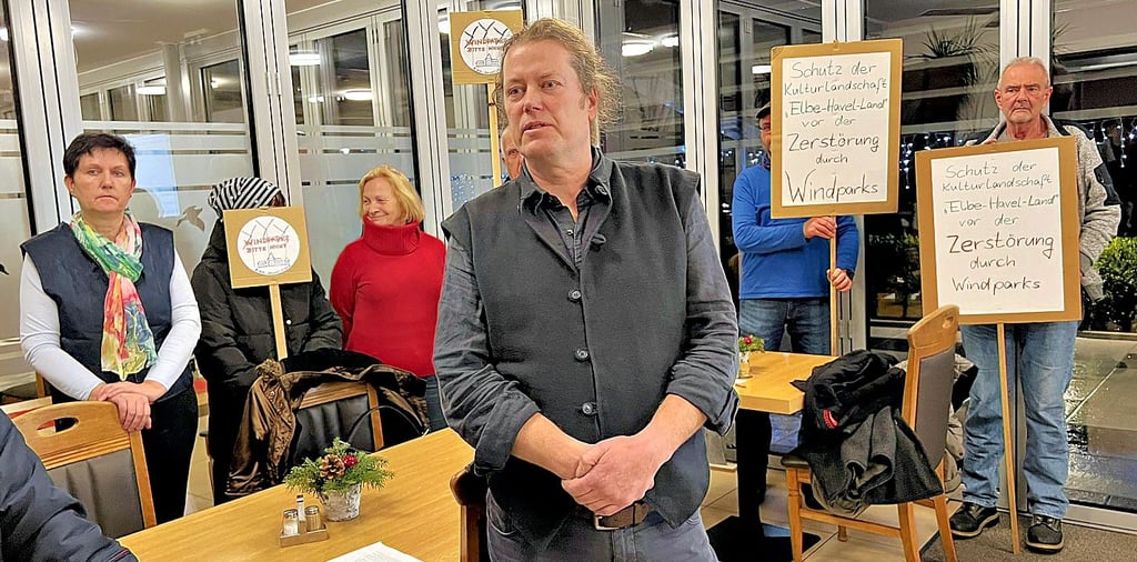 Hagen Siedler stellte auf der Verbandsratssitzung in Klietz die neue Schönhauser Bürgerinitiative gegen den geplanten Windpark vor.