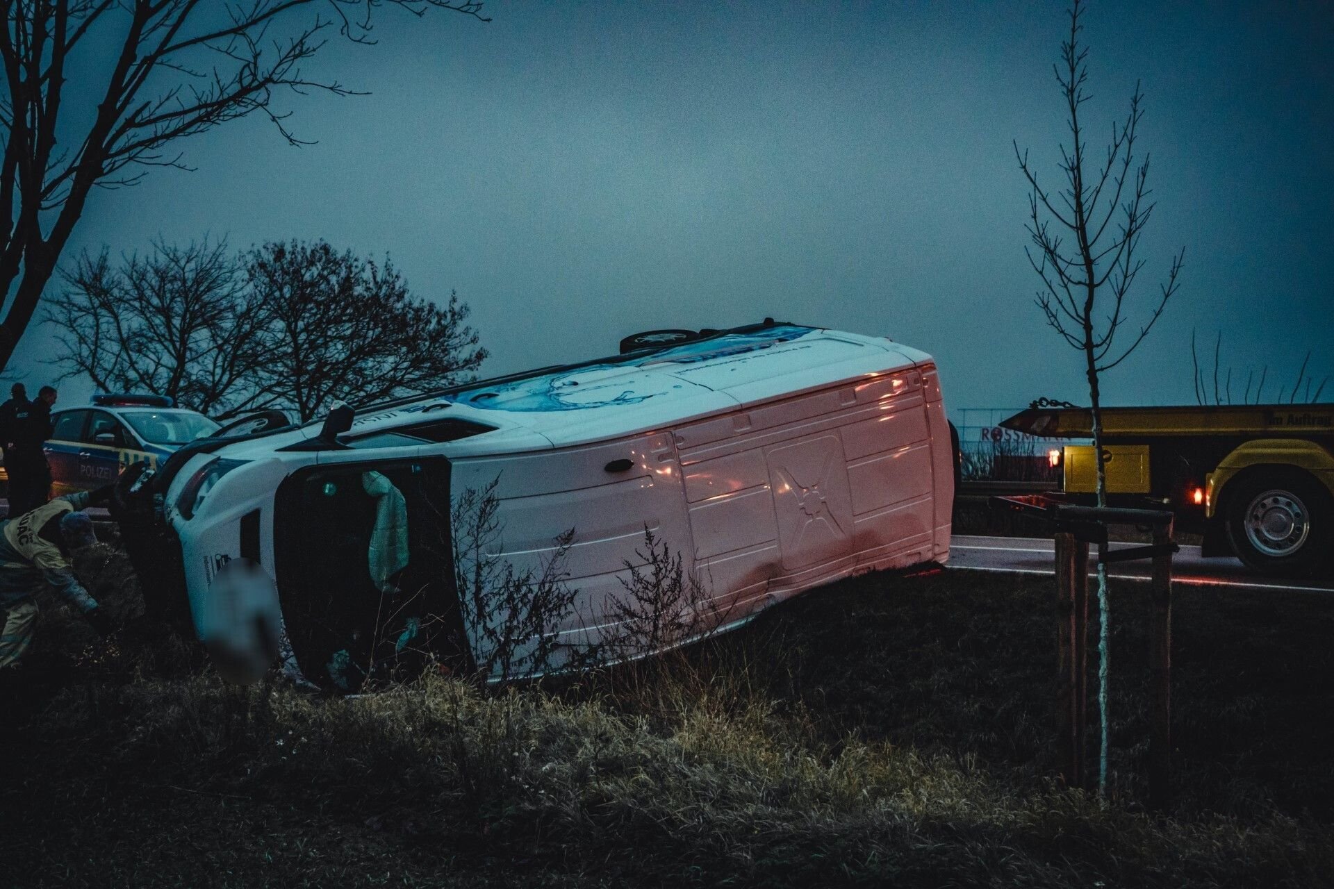 Unfall Am Donnerstagmorgen: Hoher Sachschaden Bei Unfall - Transporter ...