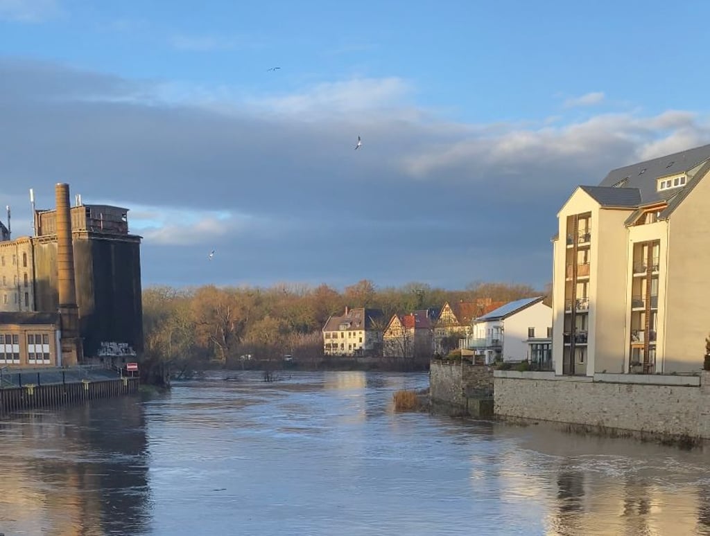 Der Pegel der Saale in Bernburg ist gestiegen.