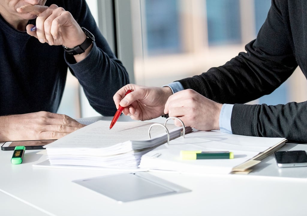 Vertragsstrafen können in Arbeitsverträgen vereinbart werden. Um zulässig zu sein, müssen sie allerdings klar formuliert sein.