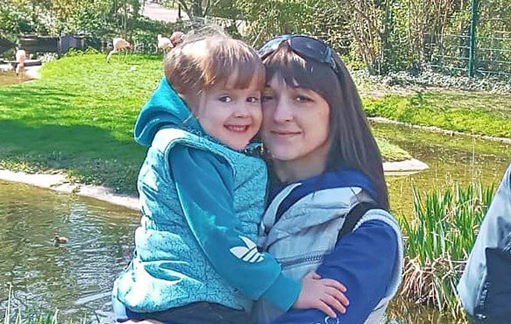 Ein Foto aus glücklicheren Tagen: Milana und ihre Mutter Elena
