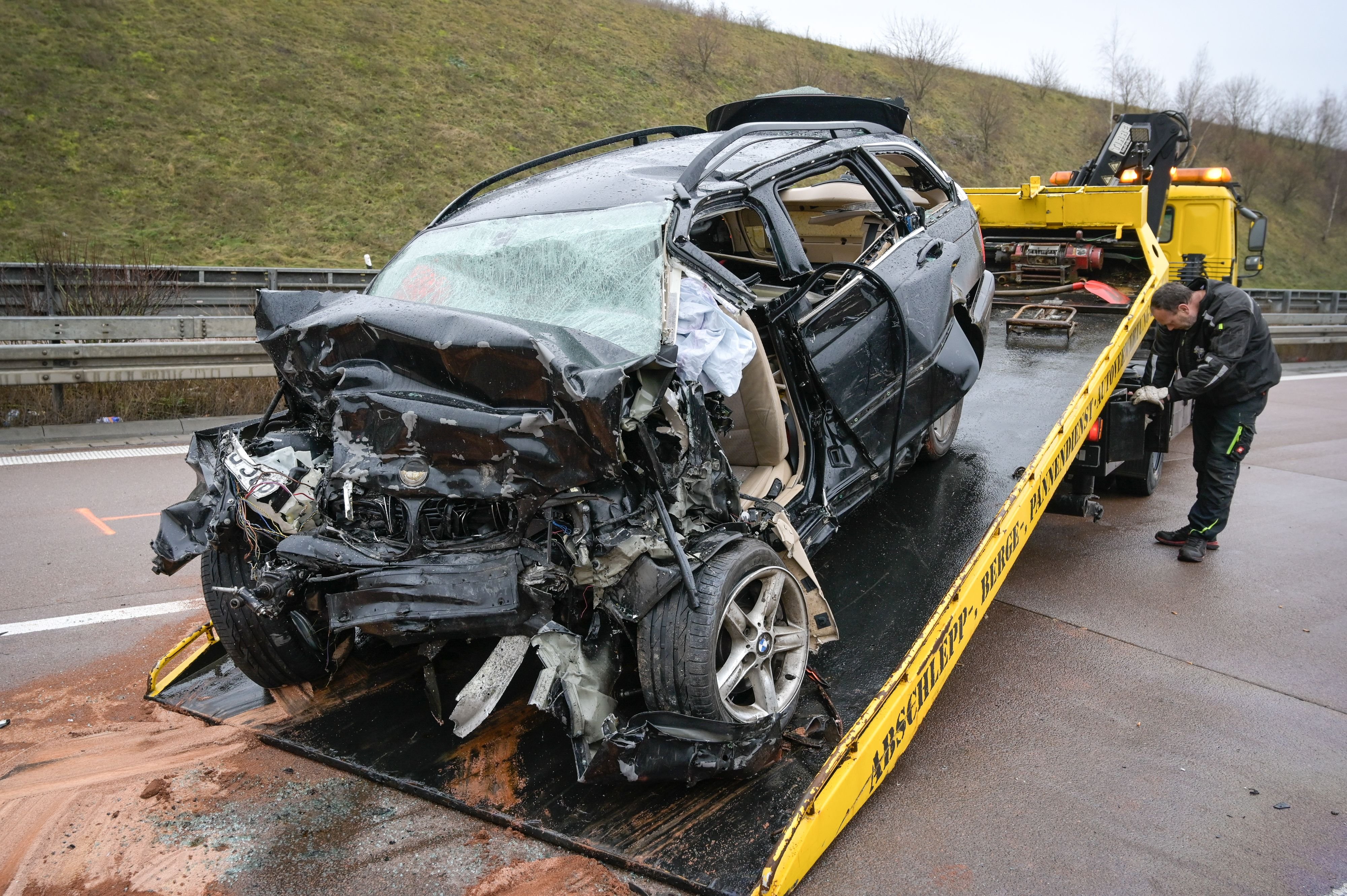 Video: Unfall Auf A38 Durch Falschfahrer - Tote Und Verletzte Bei Querfurt