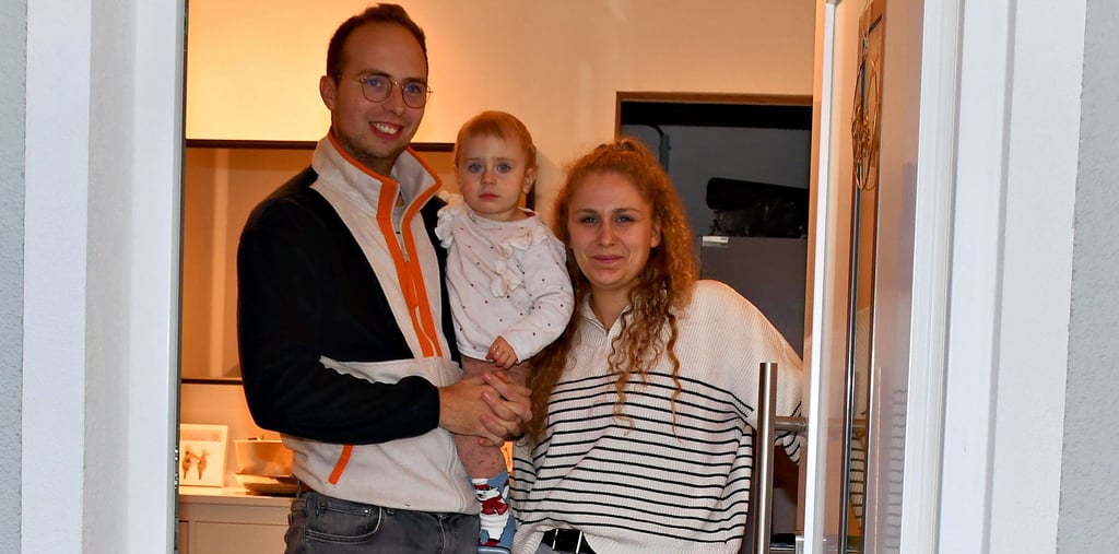 Tillmann Krüger, Johanna Kuhfeldt mit Töchterchen Elena fühlen sich in Gestien angekommen.