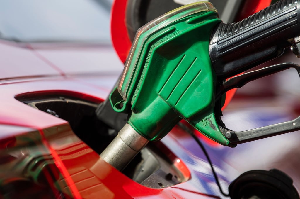Der Bundestag hat den CO2-Preis angehoben, der auf Sprit, Gas und Heizöl anfällt.