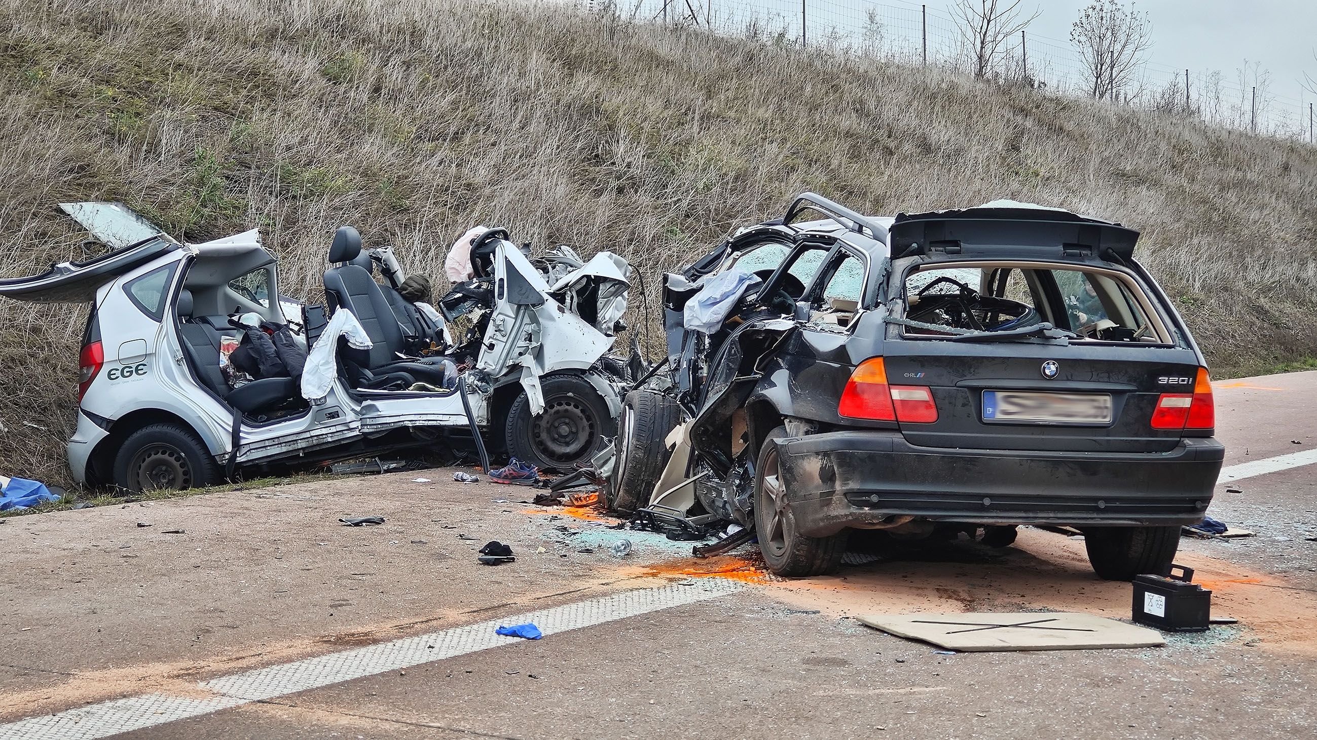 Video: Unfall Auf A38 Durch Falschfahrer - Tote Und Verletzte Bei Querfurt