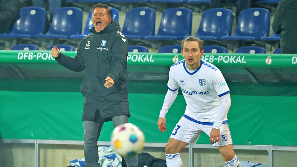 Der FCM um Christian Titz und Baris Atik (hier beide im Pokal gegen Düsseldorf) will nochmal punkten.