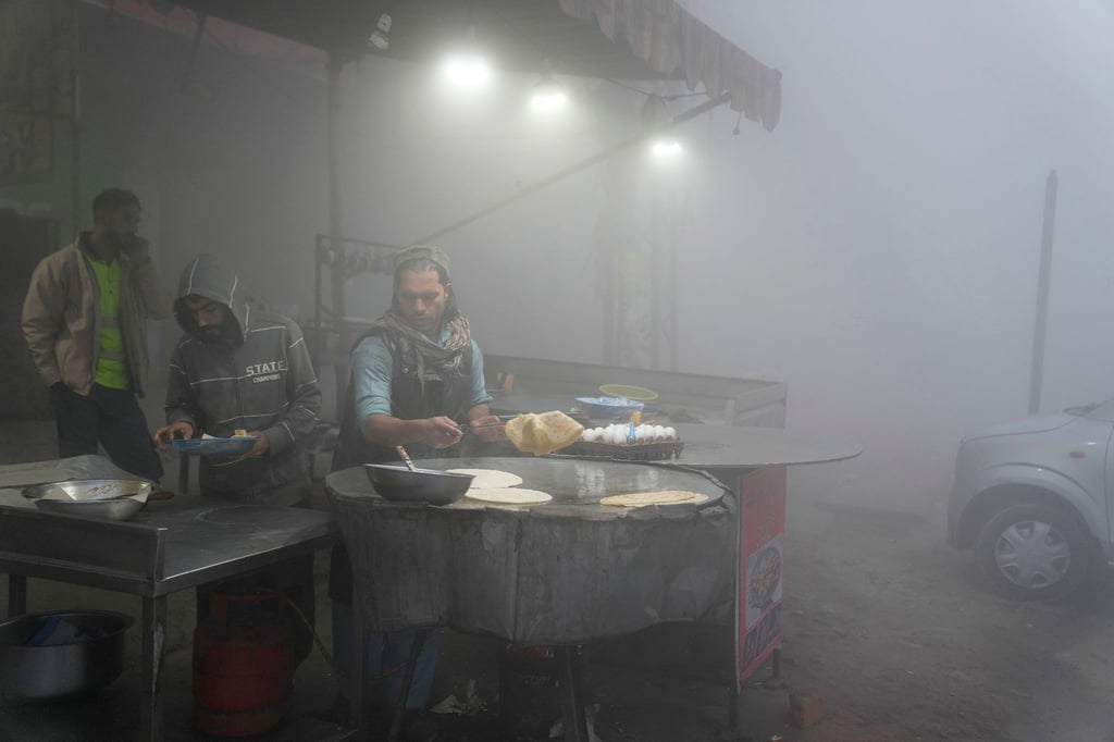 Sehr schlechte Luft: Ein Verkäufer im pakistanischen Lahore.