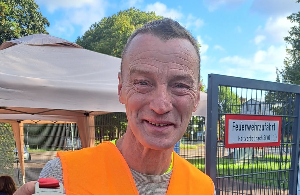 Veranstalter Marcel Krohn und seine Helfer laden Heiligabend zum gemütlichen Treff im Freien am Feuer ein.