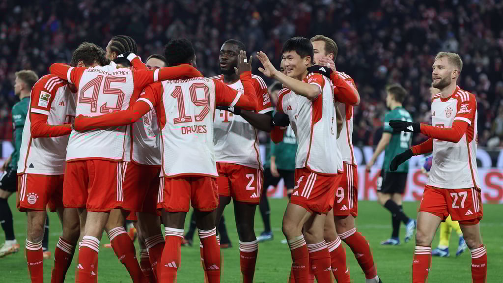 Die Bayern freuen sich über das Tor von Min-Jae Kim.