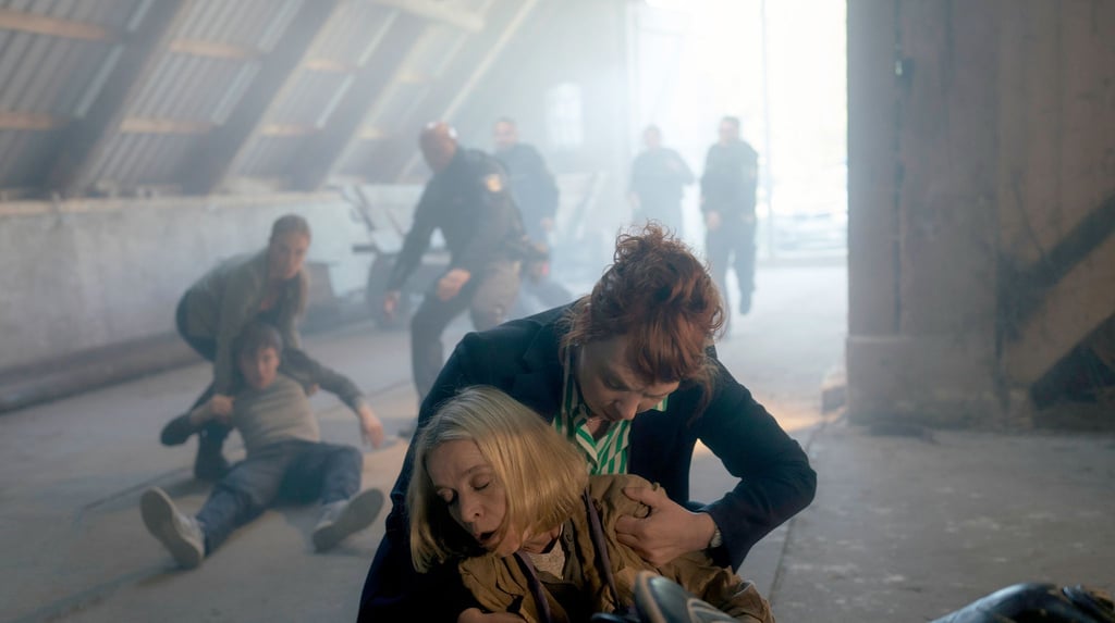 Rettung in letzter Sekunde: Melly Böwe (Lina Beckmann, r) und Evelyn Sonntag (Judith Engel, l) in einer Szene vom „Polizeiruf 110: Nur Gespenster“.