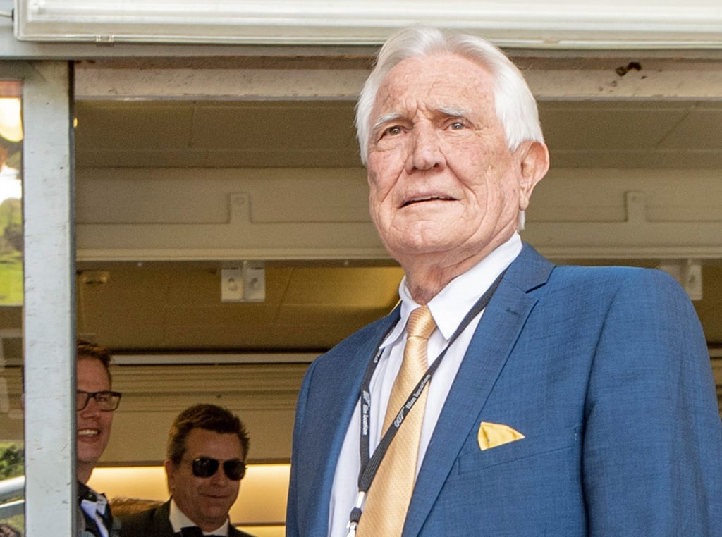 Ex-007-Agent George Lazenby erholt sich nach einem Sturz.