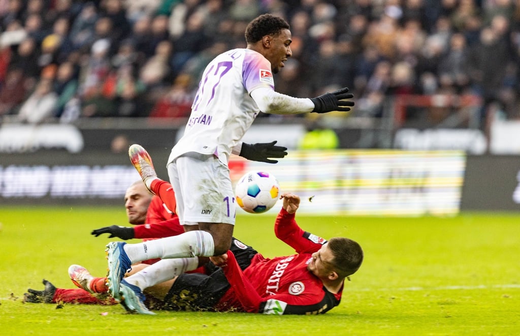 Der FC St. Pauli kam gegen den SV Wehen Wiesbaden nicht über ein 1:1 hinaus.
