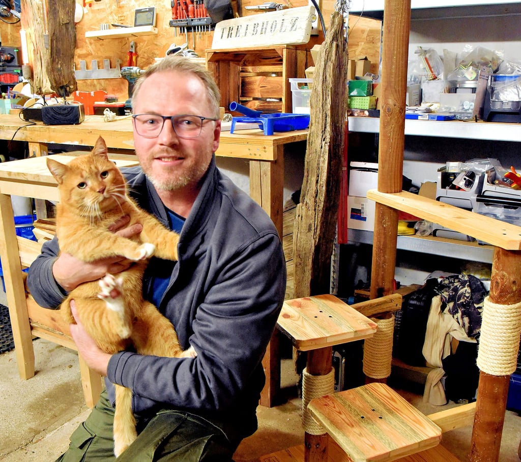 Steffen Gillmeister aus Barby hat sein kunsthandwerkliches Schicksal eigentlich seinem Kater Coco zu verdanken. Gillmeisters individuell gefertigten Katzenkratzbäume werden in Deutschland, Frankreich, Österreich oder in der Schweiz verkauft.
