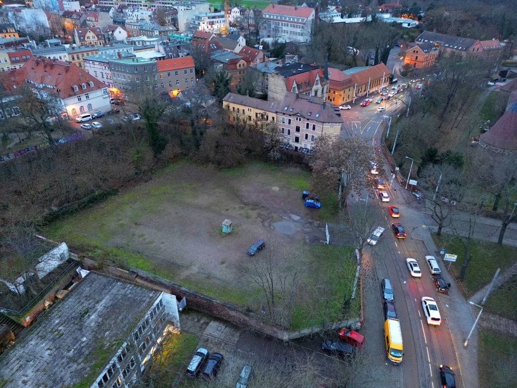 Um dieses Areal geht es: In der Seebener Straße in Halle soll der Neubau für die Kunsthochschule Burg Giebichenstein errichtet werden. Doch das Projekt ist ins Stocken geraten.