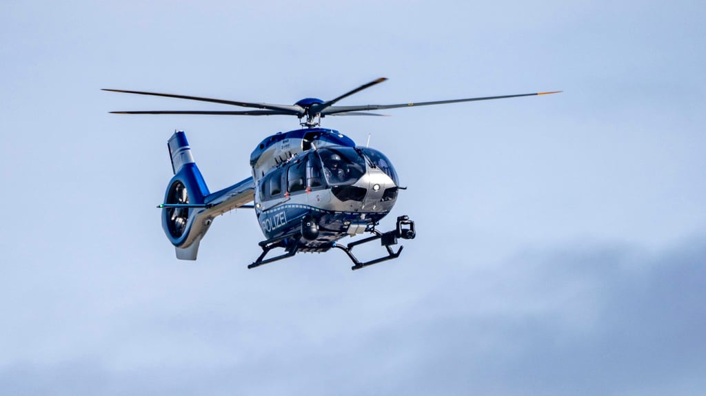 In Loitsche erlitt bei einer Automatensprengung einer von drei Tätern schwerste Verbrennungen. Die Suche nach den beiden anderen Mittätern per Polizeihubschrauber lief erfolglos.