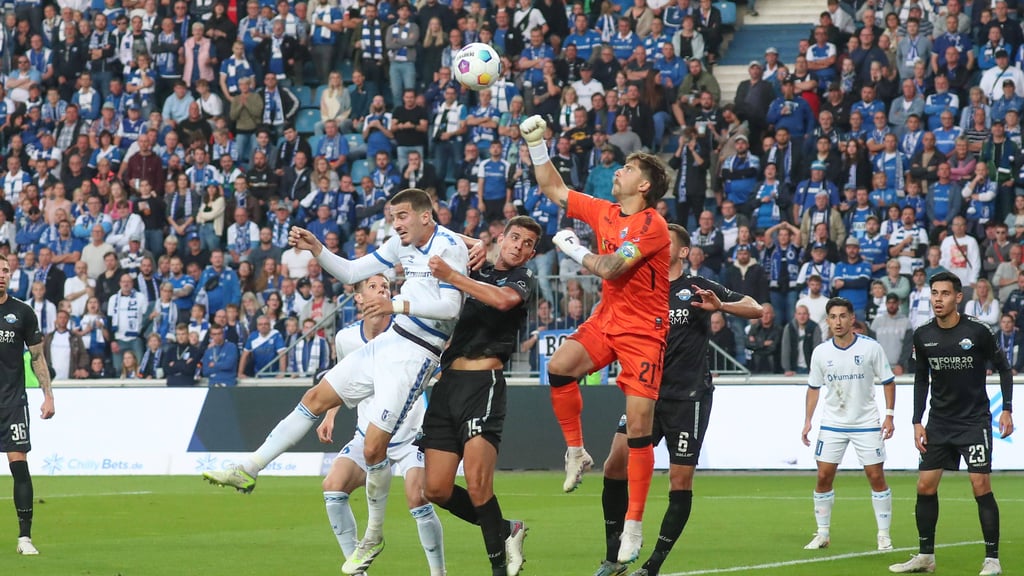 Ein Pyro-"Blinker" beim Heimspiel des 1. FC Magdeburg gegen den SC Paderborn kostet den FCM 600 Euro Strafe.