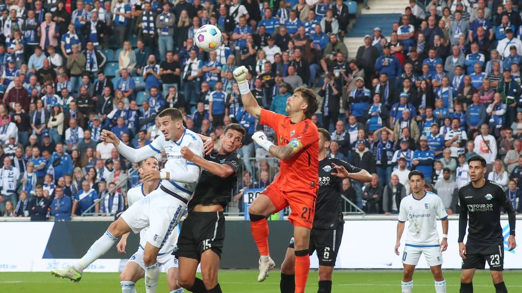 Ein Pyro-"Blinker" beim Heimspiel des 1. FC Magdeburg gegen den SC Paderborn kostet den FCM 600 Euro Strafe.