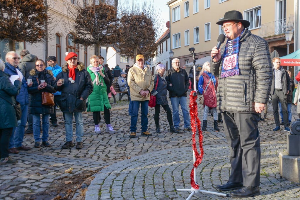 Tino Bauer eröffnete den Markt.