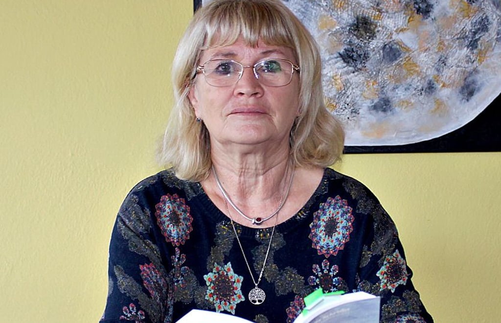 Marita Schröder aus Güterglück liest aus ihrem achten Roman.Zu jedem Roman schreibt sie auch wenigstens ein neues Lied.