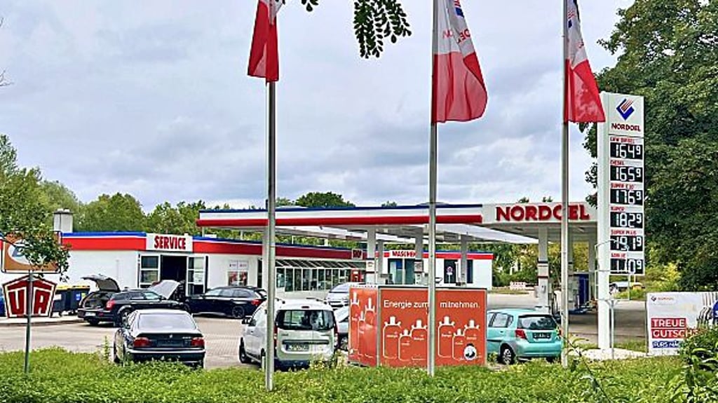 Blick auf die Nordoel-Tankstelle in der Dessauer Heidestrasse