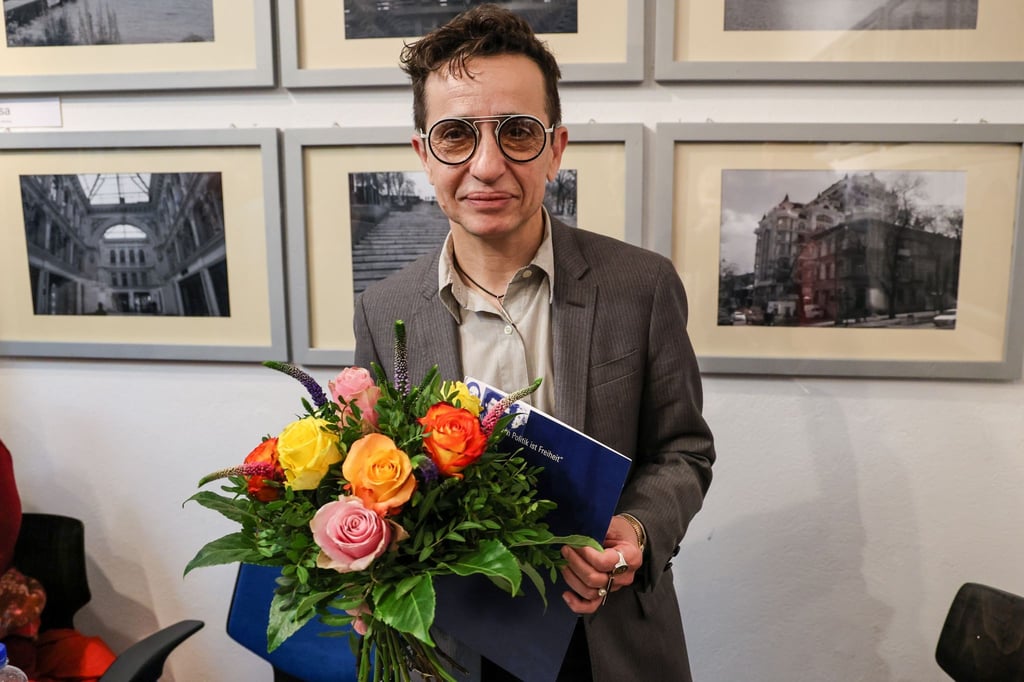 Masha Gessen, Publizistin aus den USA, steht nach der Übergabe des Hannah-Arendt-Preises im Veranstaltungsraum F61.