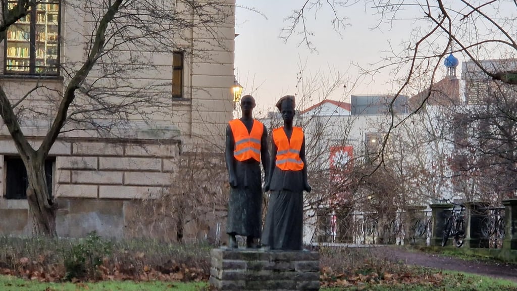 Die Skulptur "Freies Afrika" am Universitätsring.