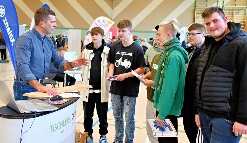 So wie bei der 2. Havelberger Ausbildungs- und Jobmesse der DAA in Havelberg wird die Bau- und Möbeltischlerei Dähne aus Warnau auch bei der dritten Auflage im Januar mit einem Stand in der Sporthalle vertreten sein.